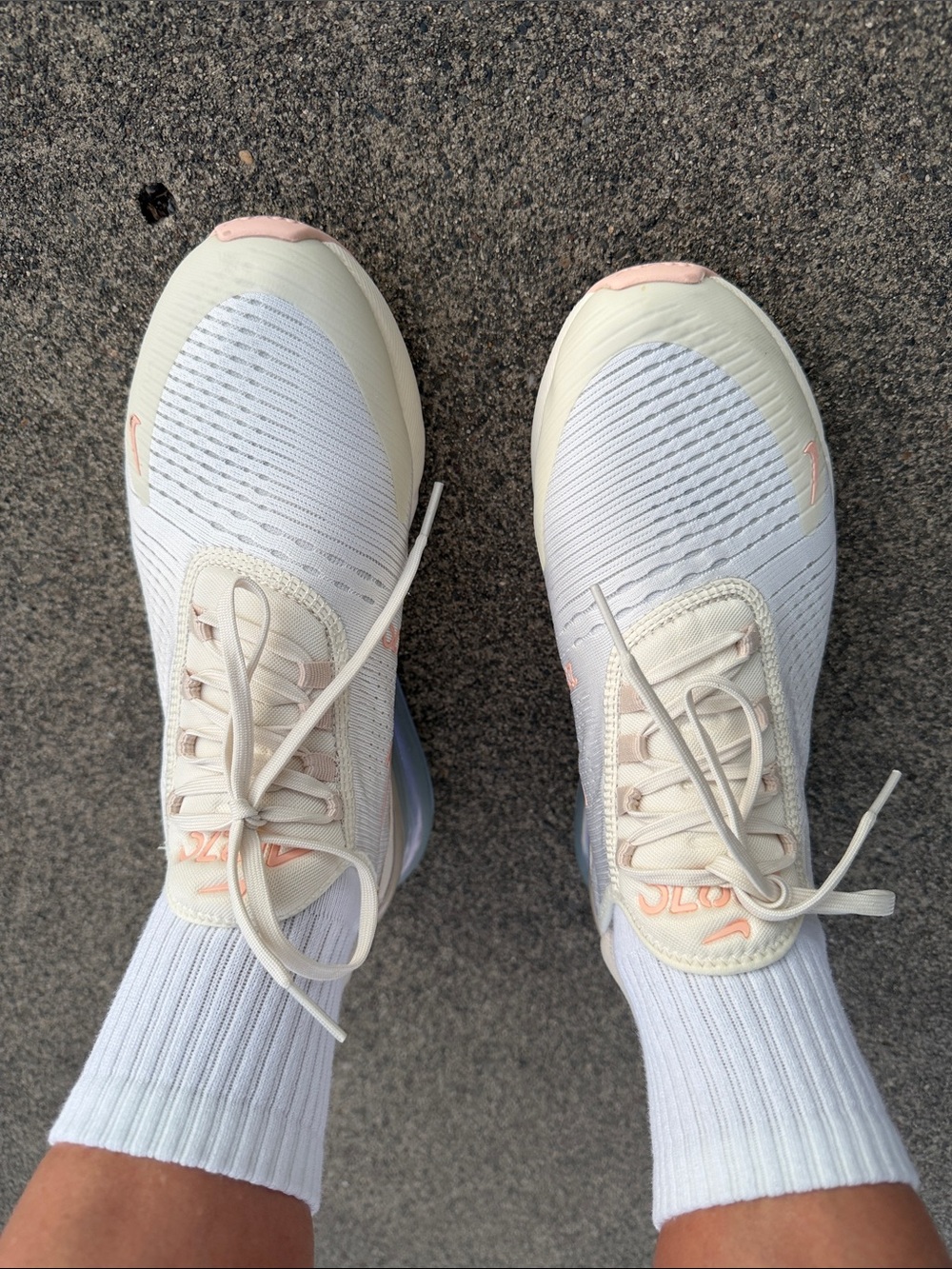 Nike Air Max 270 White and Peach Sneakers size 9 - Picture 3 of 3